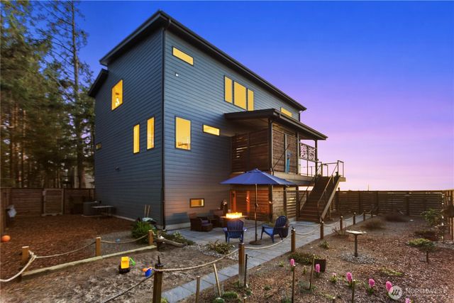 31302 J Place, Ocean Park, WA 98640