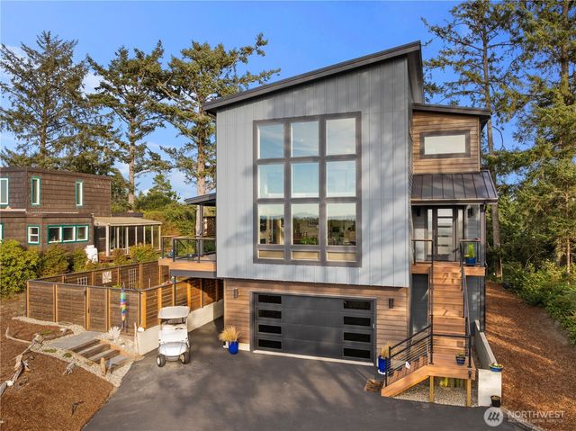 31302 J Place, Ocean Park, WA 98640