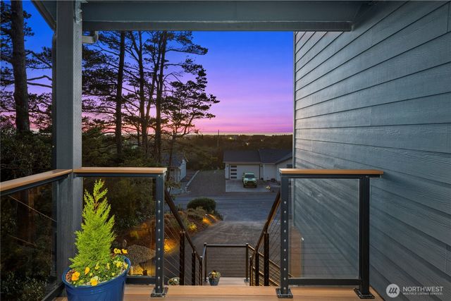 31302 J Place, Ocean Park, WA 98640