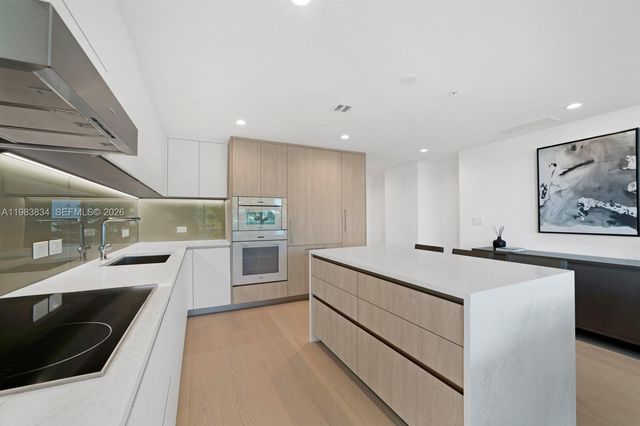 9221 E Bay Harbor Drive 412, Bay Harbor Islands, FL 33154