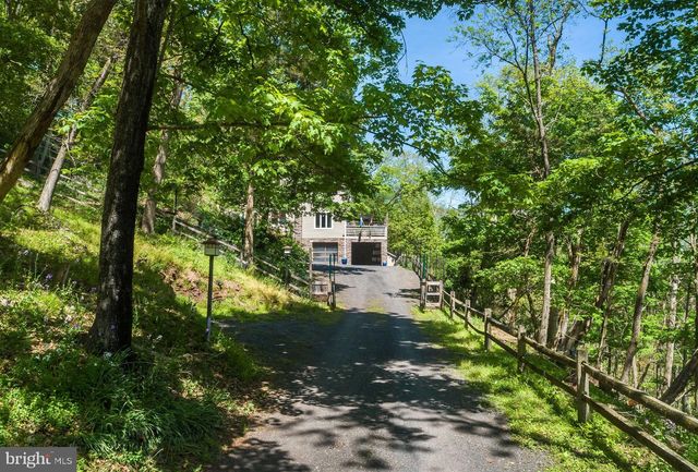 272 HEADQUARTERS RD, Erwinna, PA 18920
