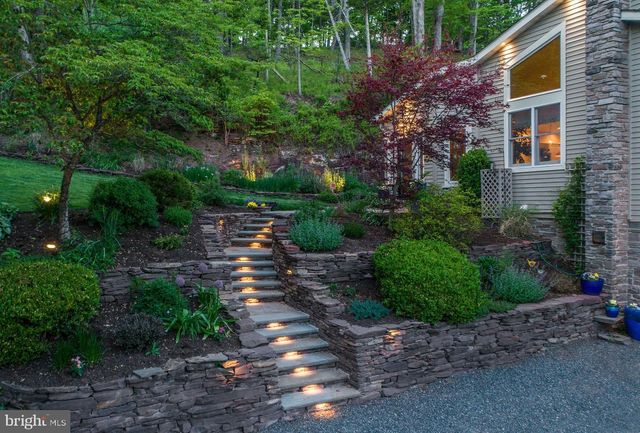 272 HEADQUARTERS RD, Erwinna, PA 18920