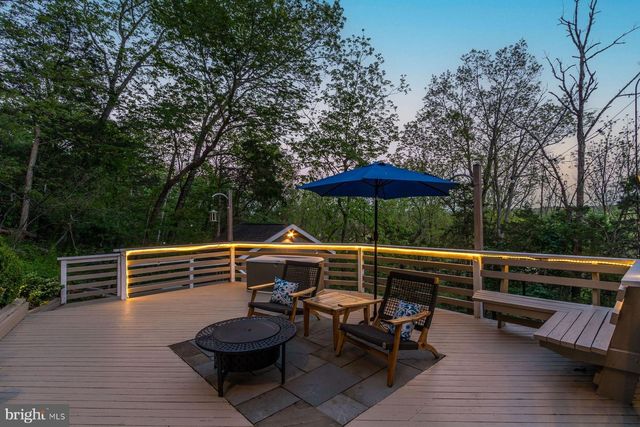 272 HEADQUARTERS RD, Erwinna, PA 18920
