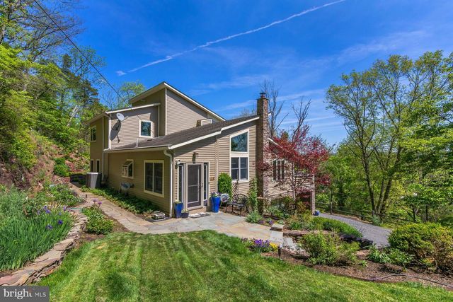 272 HEADQUARTERS RD, Erwinna, PA 18920