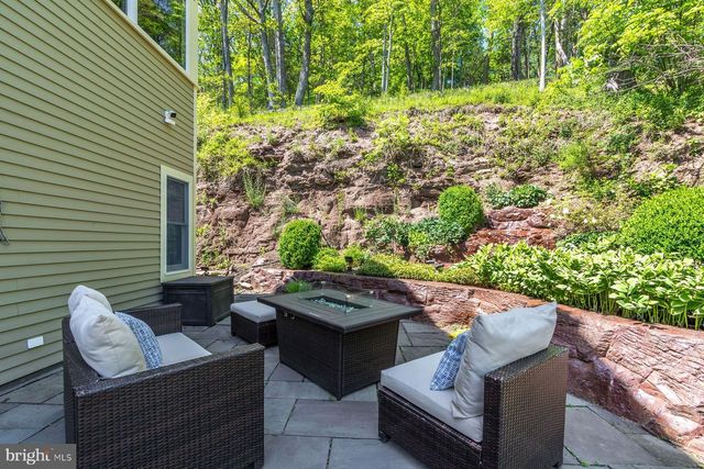 272 HEADQUARTERS RD, Erwinna, PA 18920