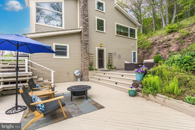 272 HEADQUARTERS RD, Erwinna, PA 18920