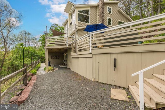 272 HEADQUARTERS RD, Erwinna, PA 18920