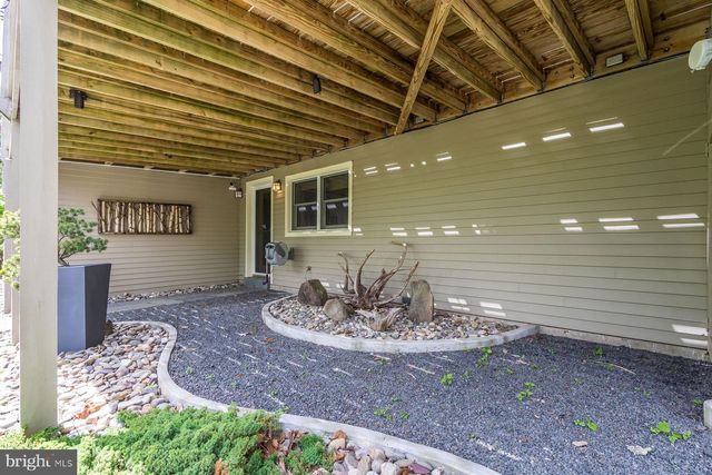272 HEADQUARTERS RD, Erwinna, PA 18920