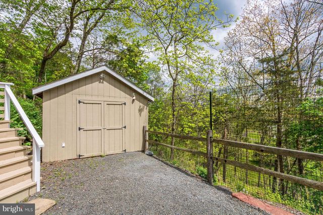 272 HEADQUARTERS RD, Erwinna, PA 18920