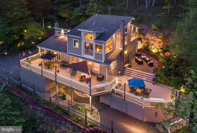 272 HEADQUARTERS RD, Erwinna, PA 18920