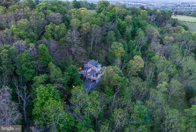272 HEADQUARTERS RD, Erwinna, PA 18920
