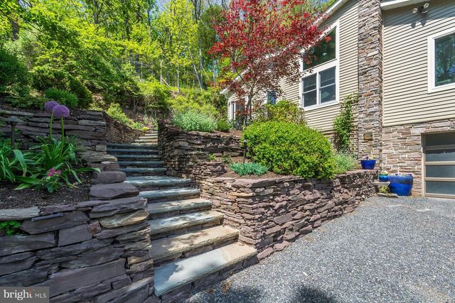 272 HEADQUARTERS RD, Erwinna, PA 18920