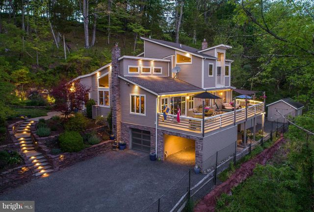 272 HEADQUARTERS RD, Erwinna, PA 18920