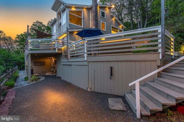272 HEADQUARTERS RD, Erwinna, PA 18920