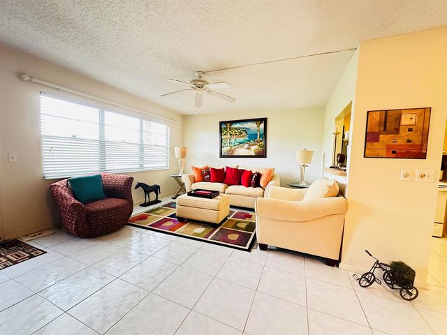 4038 Berkshire B 4038, Deerfield Beach, FL 33442