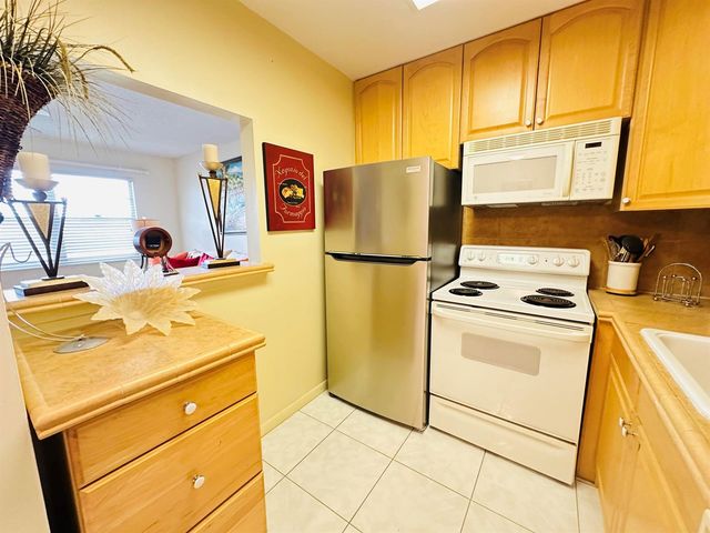 4038 Berkshire B 4038, Deerfield Beach, FL 33442
