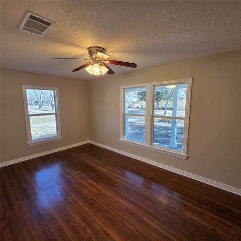 702 Emery Street, Denton, TX 76201