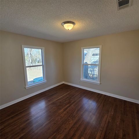 702 Emery Street, Denton, TX 76201