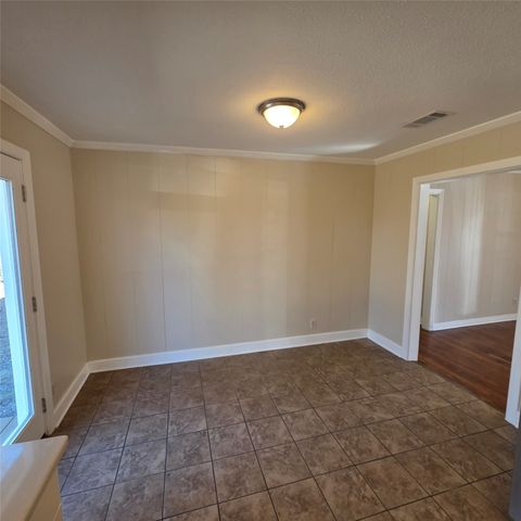 702 Emery Street, Denton, TX 76201