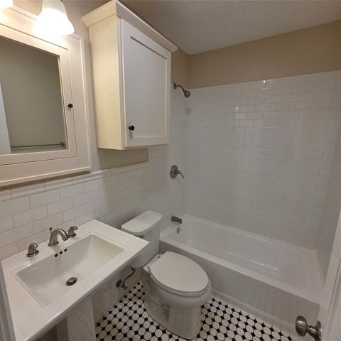 702 Emery Street, Denton, TX 76201