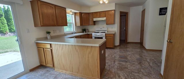 588 E Randy ROAD, Oak Creek, WI 53154