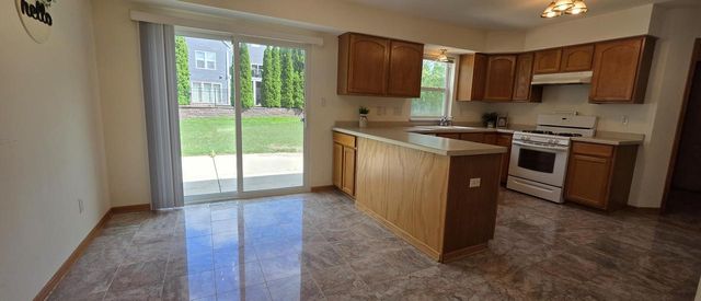 588 E Randy ROAD, Oak Creek, WI 53154
