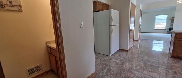 588 E Randy ROAD, Oak Creek, WI 53154