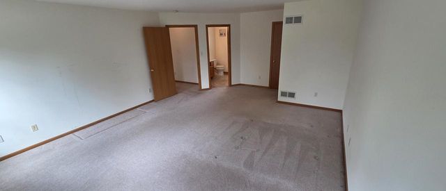 588 E Randy ROAD, Oak Creek, WI 53154