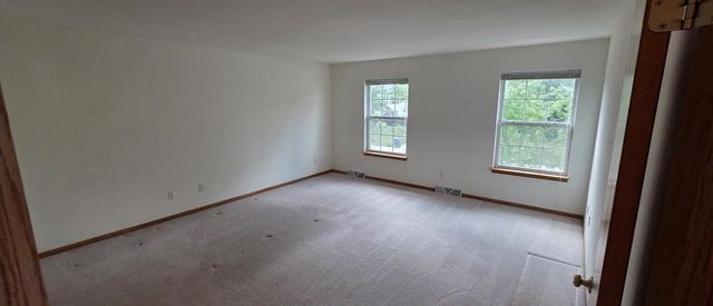 588 E Randy ROAD, Oak Creek, WI 53154