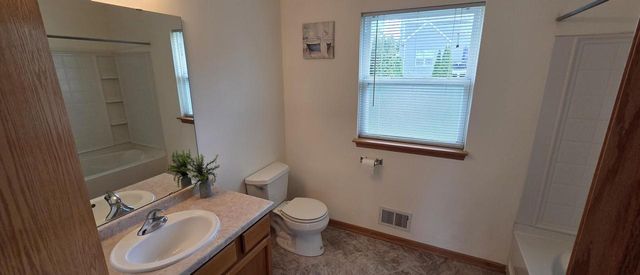 588 E Randy ROAD, Oak Creek, WI 53154