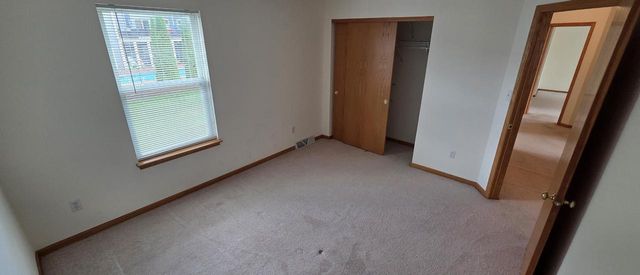 588 E Randy ROAD, Oak Creek, WI 53154