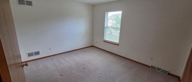 588 E Randy ROAD, Oak Creek, WI 53154