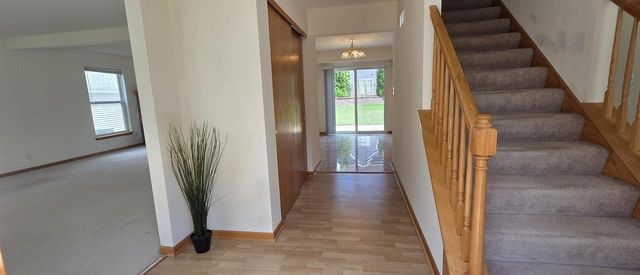 588 E Randy ROAD, Oak Creek, WI 53154