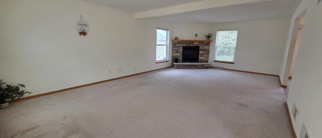 588 E Randy ROAD, Oak Creek, WI 53154
