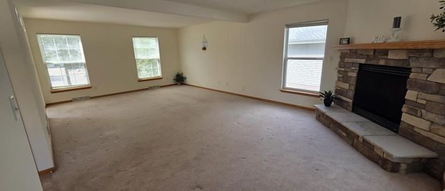 588 E Randy ROAD, Oak Creek, WI 53154