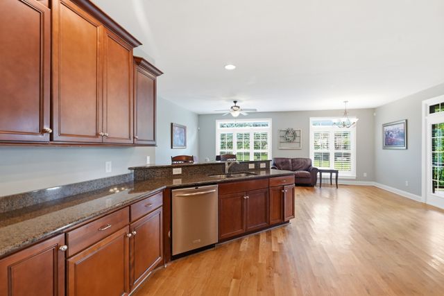 121 Saranac Trl, Hendersonville, TN 37075