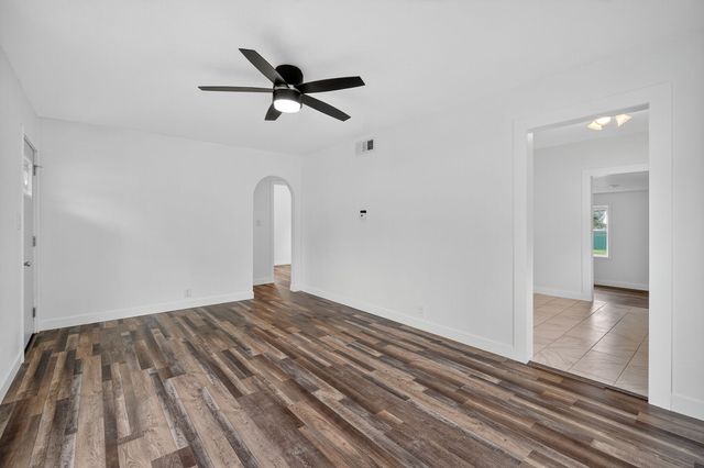 4013 8th Street, Des Moines, IA 50313