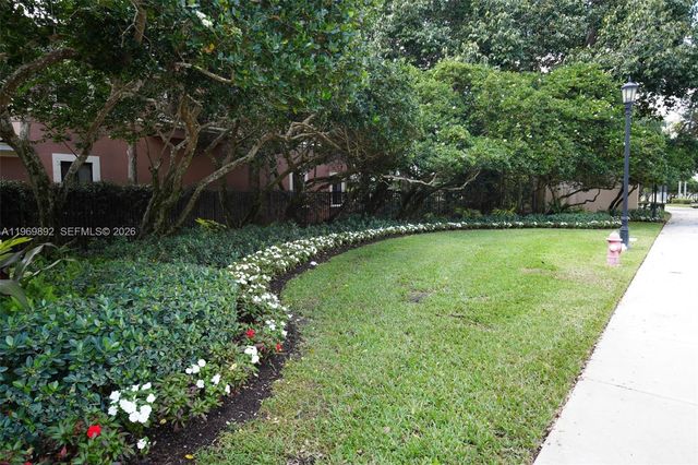 2706 Kinsington Cir 23-2, Weston, FL 33332