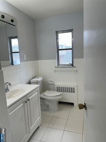 1032 Glen Road, Fort Lee, NJ 07024