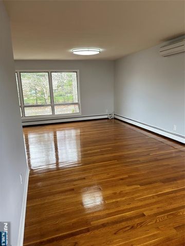 1032 Glen Road, Fort Lee, NJ 07024