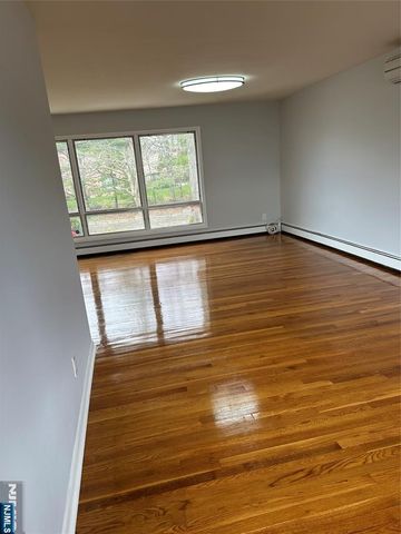 1032 Glen Road, Fort Lee, NJ 07024