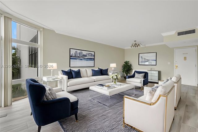 20100 W Country Club Dr 204, Aventura, FL 33180