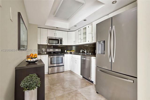 20100 W Country Club Dr 204, Aventura, FL 33180