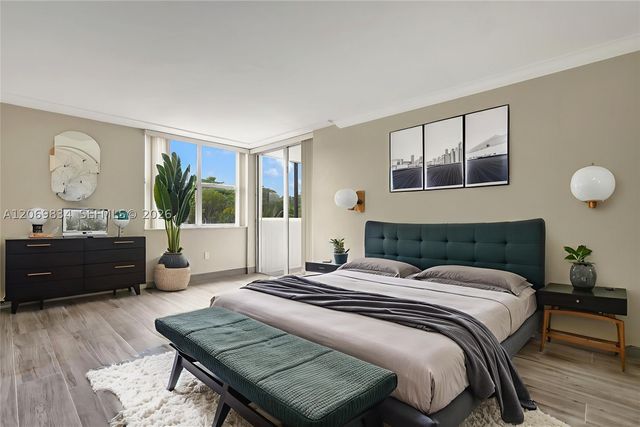 20100 W Country Club Dr 204, Aventura, FL 33180
