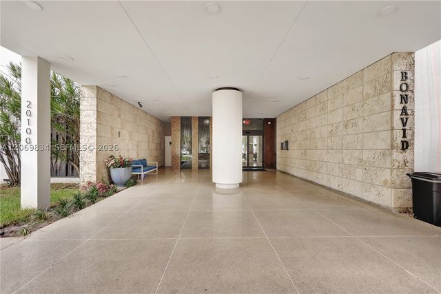 20100 W Country Club Dr 204, Aventura, FL 33180
