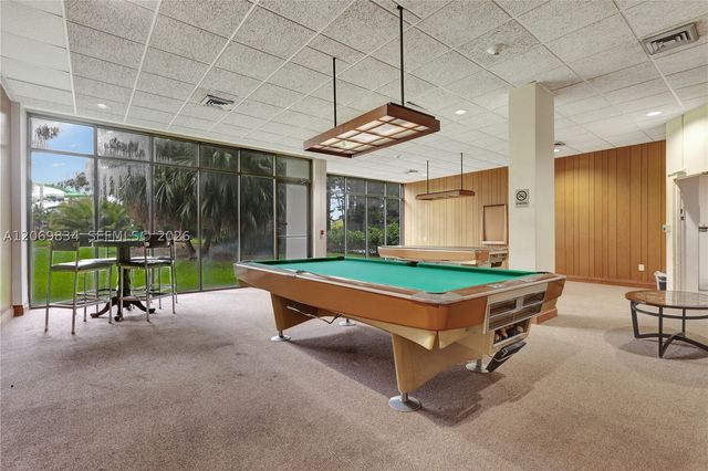 20100 W Country Club Dr 204, Aventura, FL 33180