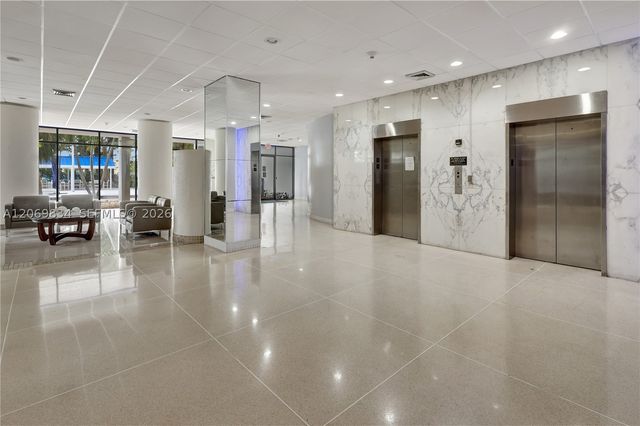 20100 W Country Club Dr 204, Aventura, FL 33180