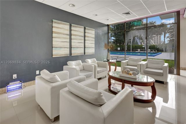 20100 W Country Club Dr 204, Aventura, FL 33180