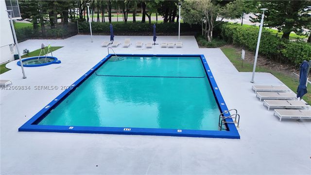20100 W Country Club Dr 204, Aventura, FL 33180