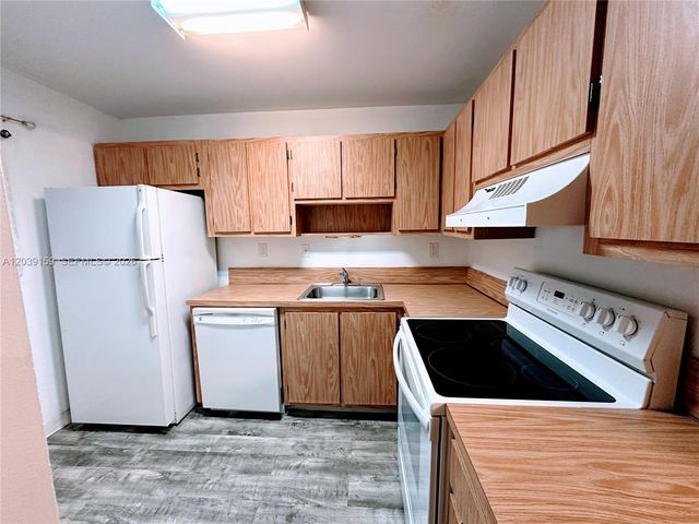 107 Gardens Dr 205, Pompano Beach, FL 33069
